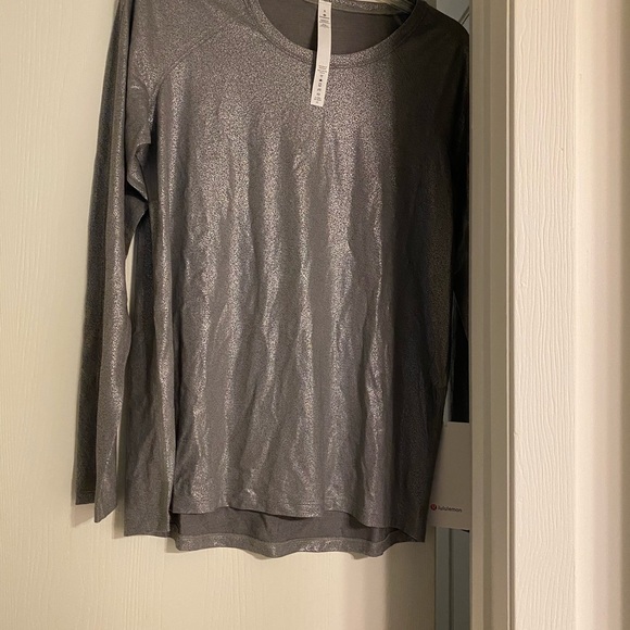 Lululemon, Emerald (Silver) long sleeve design - Picture 3 of 4